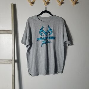 REALTREE MEN'S GRAY WITH BLUE TEE ESTIMATED SIZE XL